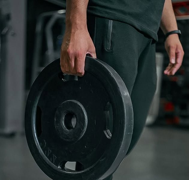 Member carrying a weight plate